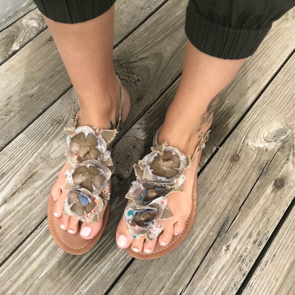 Festival sandals metallic and floral detail - Picture 2 of 6